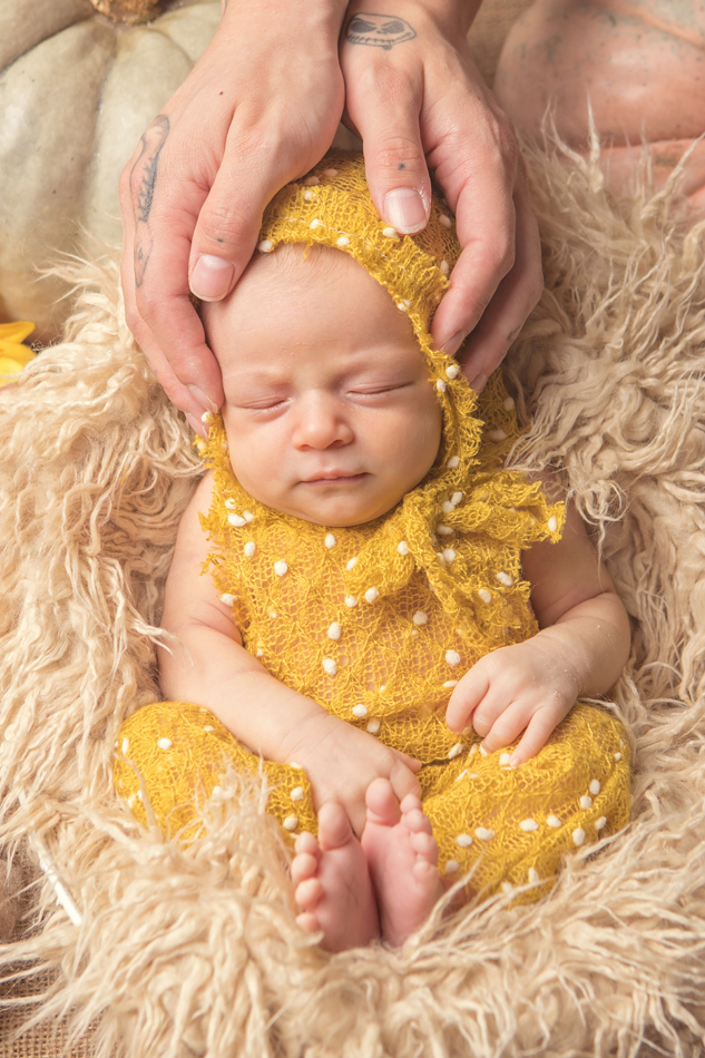 newborn_yellow-fall_003